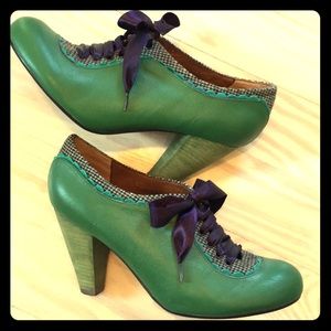 💚👠💜 Poetic License London “Backlash” booties